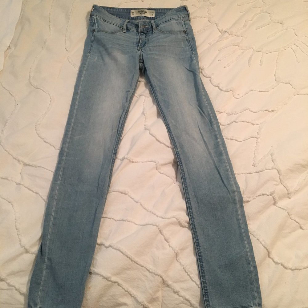 light wash skinny jeans